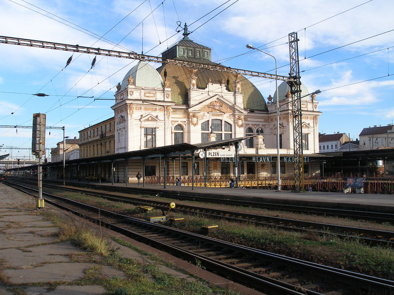 Soubor:Plzen cz railway-main-station 1.JPG