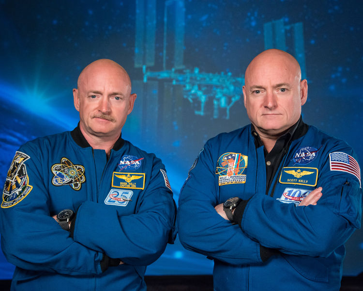 Soubor:Mark and Scott Kelly-Astronaut Twins-NASAFlickr.jpg