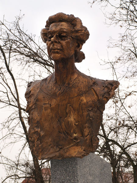 Soubor:Památník Horákové - busta Knobloch.jpg