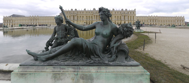 Soubor:La Marne - Statues du Parterre d'Eau - Château de Versailles - P1050428-P1050434 - Rectilinear.jpg