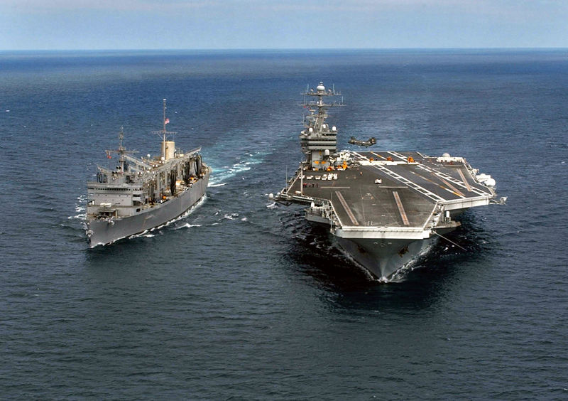 Soubor:USS Sacramento (AOE-1) and USS John C. Stennis (CVN-74) underway in the Pacific Ocean on 20 March 2004.jpg