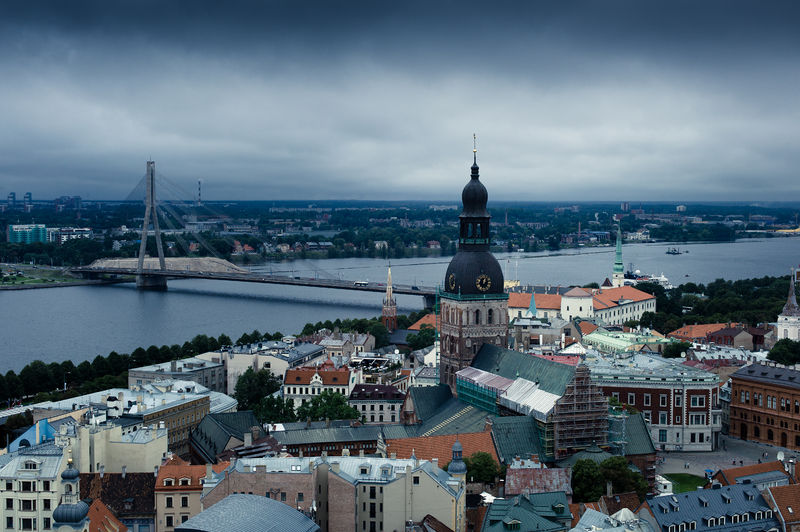 Soubor:Above the roofs of Riga Flickr.jpg