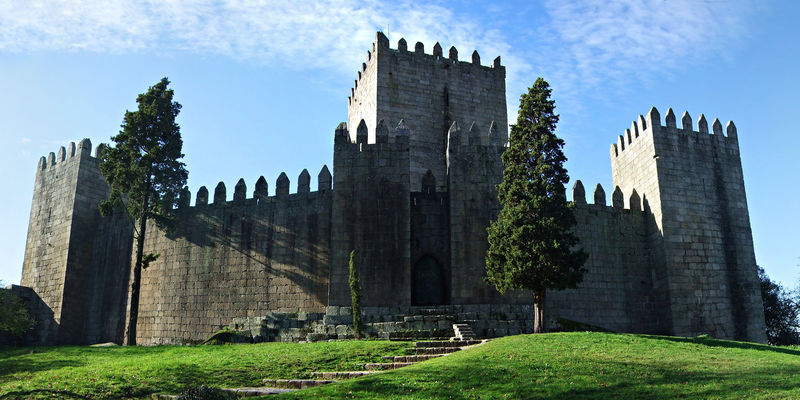 Soubor:Castelo de Guimaraes.jpg