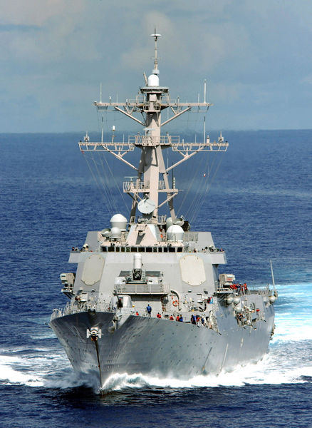 Soubor:USS Lassen 030615-N-0905V-006.jpg