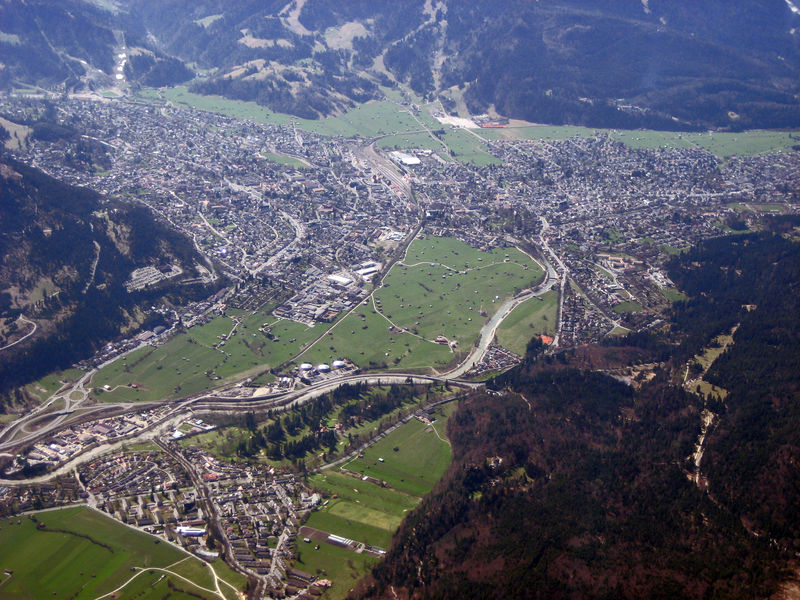 Soubor:Garmisch-Partenkirchen (Luftbild).jpg