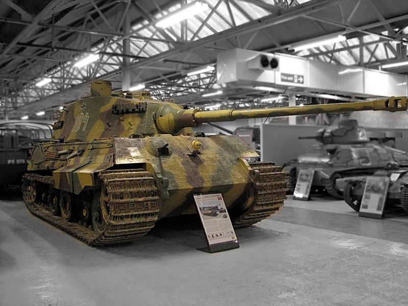 Soubor:Bovington Tiger II grey bg.jpg