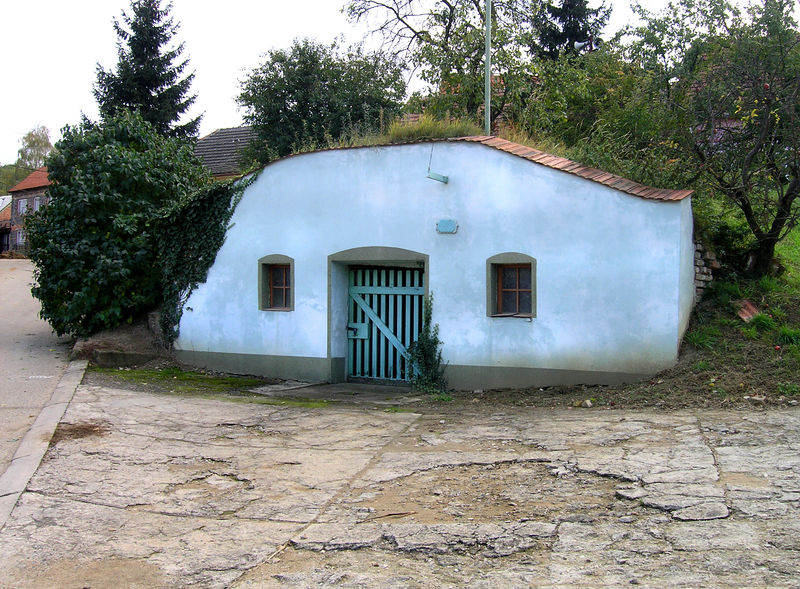 Soubor:Němčičky, wine cellar.jpg