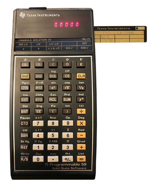 Soubor:TI-59 programmable calculator with magnetic card.jpg