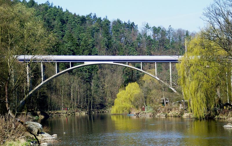 Soubor:Švehlův most přes Lužnici-Tábor.jpg