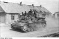 Bundesarchiv Bild 101I-217-0492-22, Russland, Panzer III in Dorf.jpg