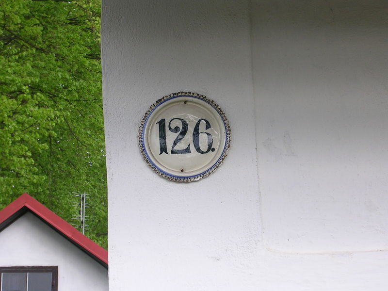 Soubor:Klikov, keramické číslo domu 126.jpg
