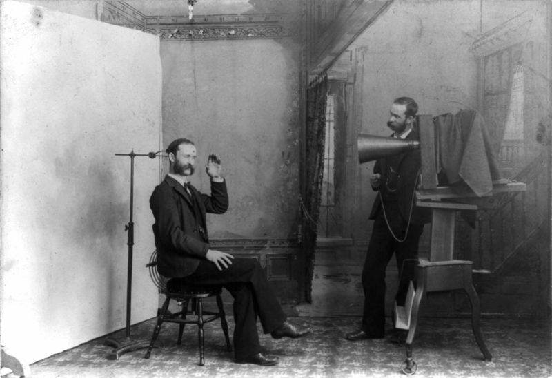 Soubor:Photographer-studio-1893.jpg
