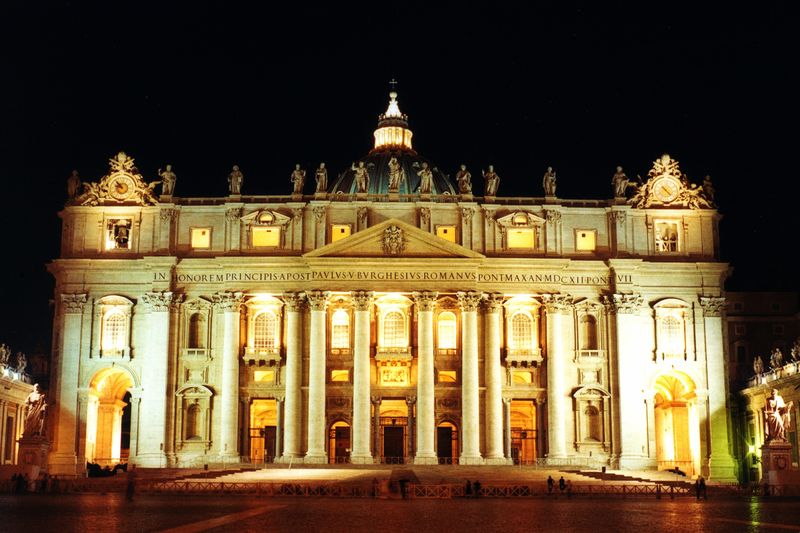 Soubor:Basilica di San Pietro front (MM).jpg