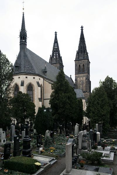 Soubor:Vysehrad cemetery church.jpg