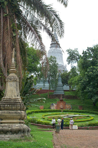 Soubor:Wat Phnom-Phnom Penh-Cambodia.jpg