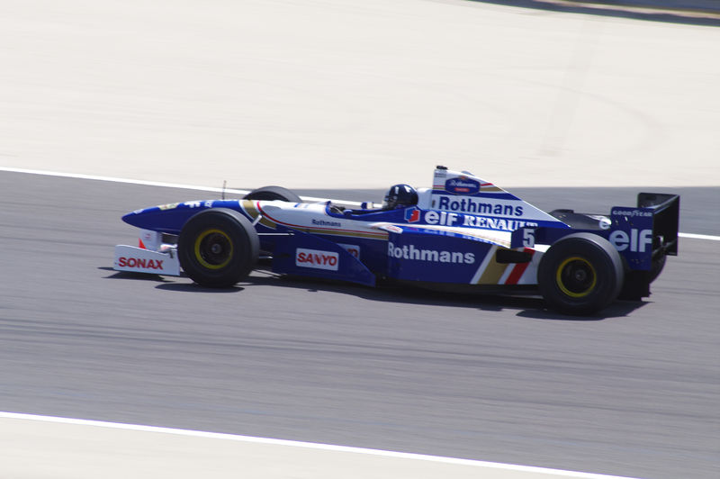Soubor:Damon Hill Williams FW18 2010 Bahrain.jpg