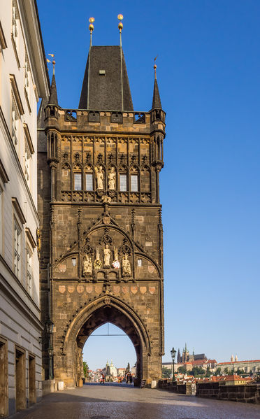 Soubor:The stunning Old Town Bridge Tower in Prague was built in 1380-Flickr.jpg