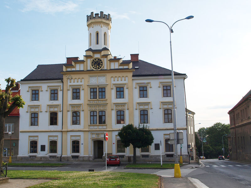 Soubor:Česká Skalice, budova na náměstí.jpg