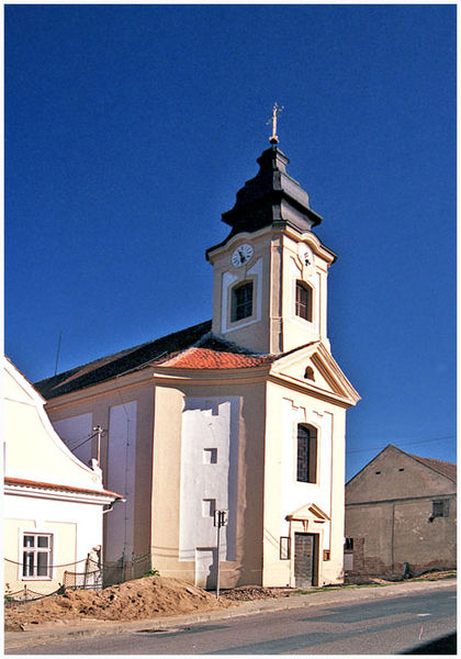 Soubor:Barokní kostel Sv. Jiří v obci Klentnice.jpg