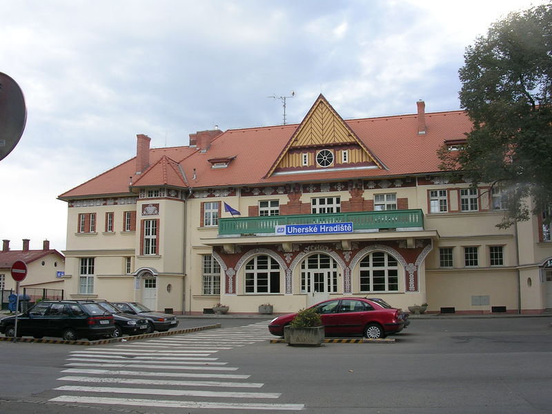 Soubor:Uherské Hradiště, nádraží (01).jpg