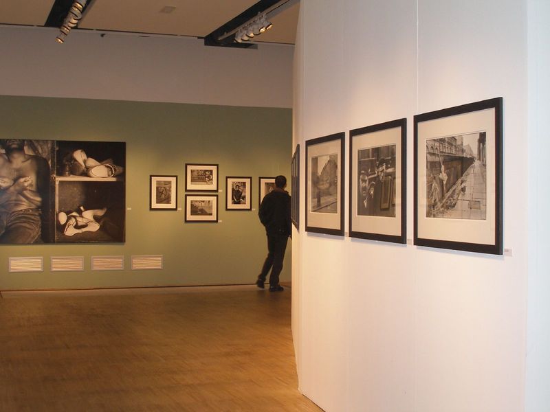 Soubor:Henri Cartier-Bresson exhibition 1.jpg