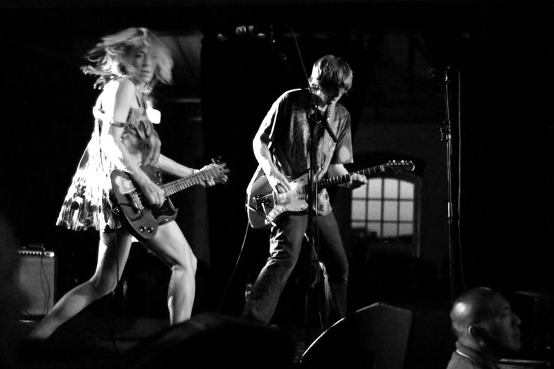 Soubor:Sonic Youth live 20050707.jpg