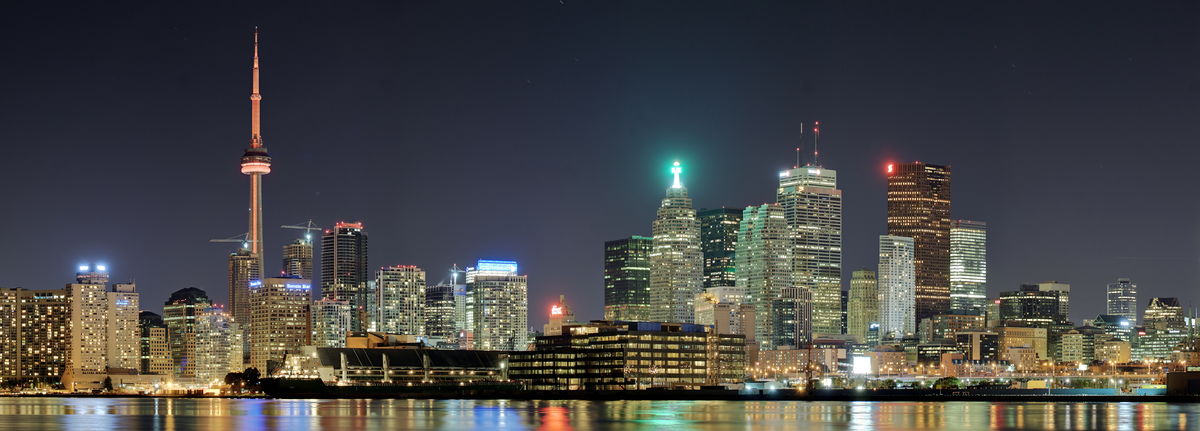Noční panorama Toronta