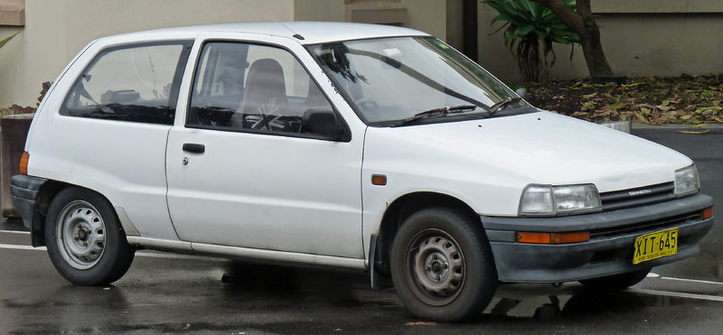 Soubor:1988-1991 Daihatsu Charade (G100) TS 3-door hatchback (2011-05-25) 01.jpg