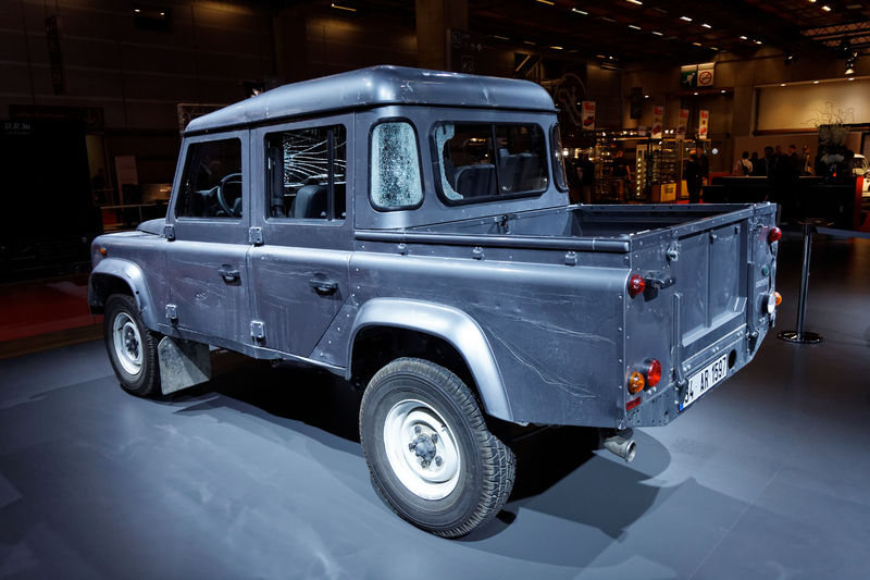 Soubor:Land Rover Defender Double Cab pick-up - Skyfall - Mondial de l'Automobile de Paris 2012 - 010.jpg