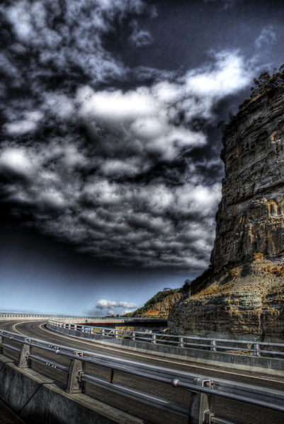 Soubor:Sea Cliff Bridge HDR 2 Flickr.jpg