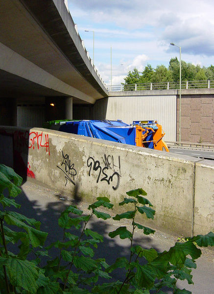 Soubor:A325 bridge over the A331 - geograph.org.uk - 540827.jpg