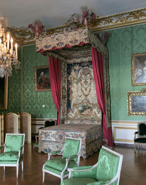 Soubor:Château de Versailles, appartements du Dauphin et de la Dauphine, chambre du Dauphin, lit.jpg