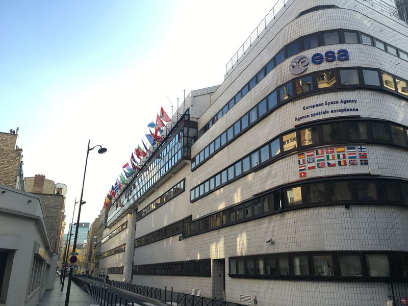 Soubor:ESA Headquarters in Paris, France.JPG