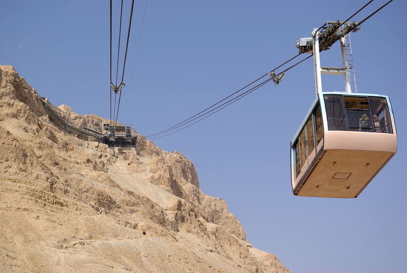 Soubor:Israel Aereal Ropeway Masada BW 1.JPG