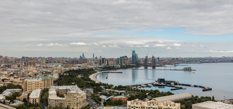 Soubor:Vista de Baku, Azerbaiyán, 2016-09-26, DD 117.jpg