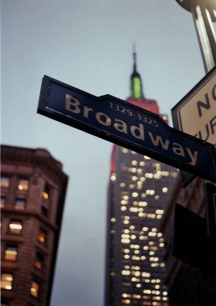 Soubor:Broadway sign1.jpg