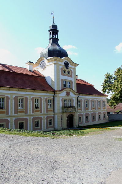 Soubor:Schloss Nebilovy 02.JPG