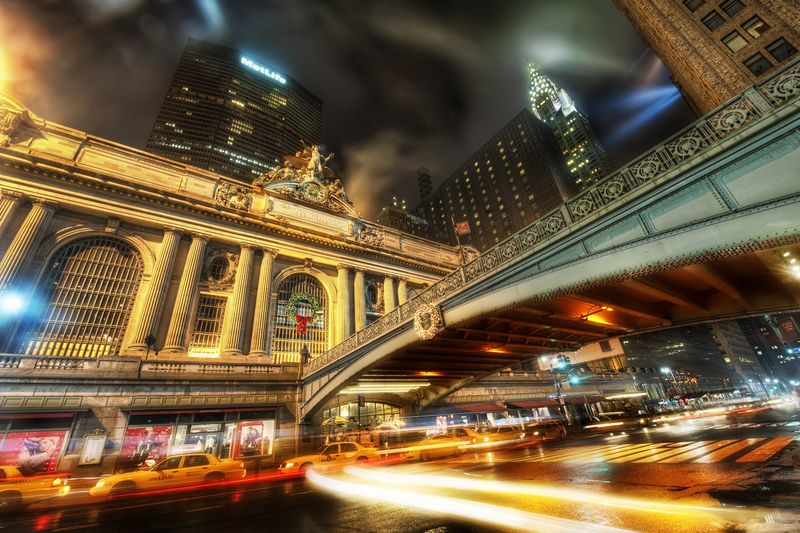 Soubor:Grand Central on a Rainy Night During the Holidays HDR.jpg