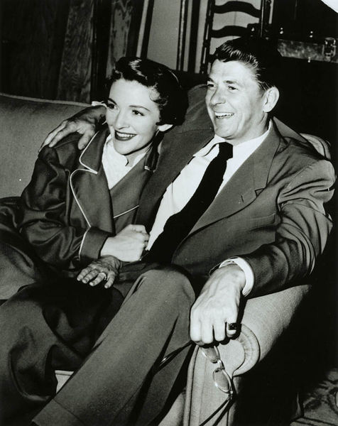 Soubor:Ronald and Nancy Reagan 1953.jpg