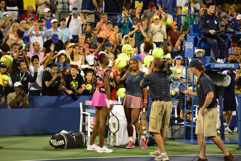 Soubor:Serena and Venus Williams (9630797781).jpg