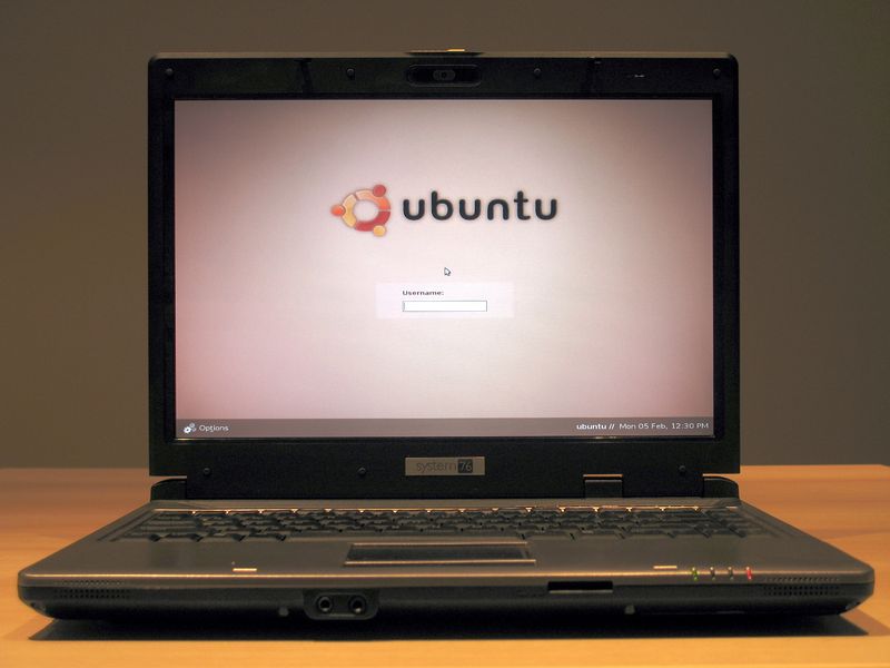Soubor:Ubuntu laptop.jpg
