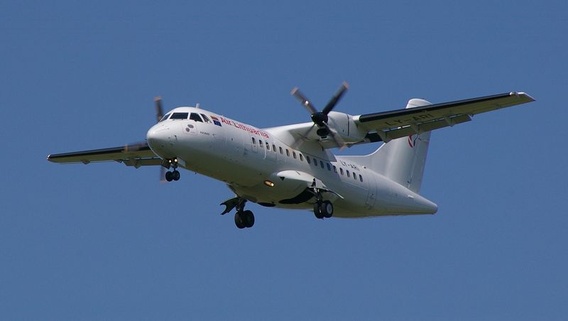 Soubor:Air Lithuania ATR 42.jpg