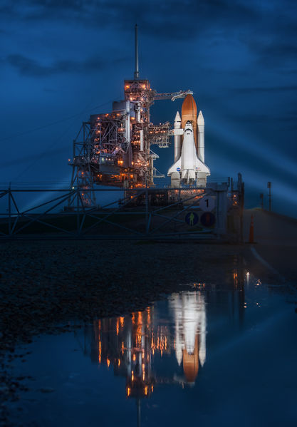Soubor:Final Night of the Space Shuttle.jpg