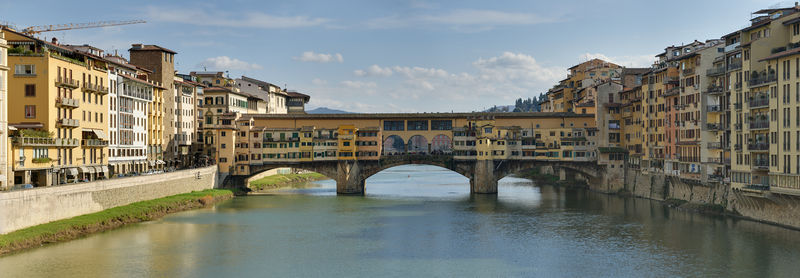 Soubor:Panorama of the Ponte Vecchio in Florence, Italy.jpg