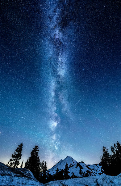 Soubor:The Milky Way, meteors and Northern Lights above Mt. Baker, Mount Baker-Snoqualmie National Forest, Washington State-Flickr.jpg
