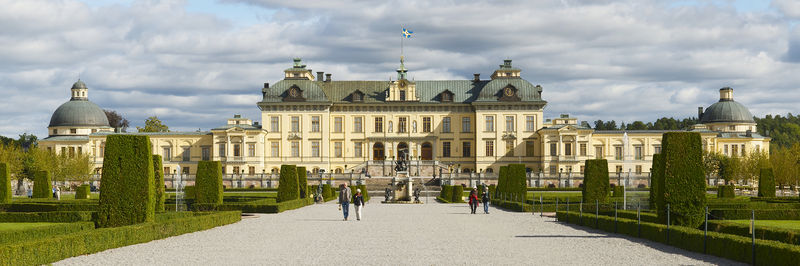 Soubor:Drottningholm Palace - panorama september 2011.jpg
