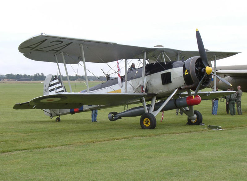 Soubor:Fairey Swordfish on Airfield.jpg