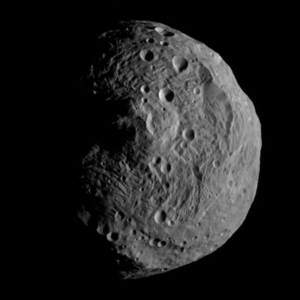 Soubor:Vesta from Dawn, July 17.jpg