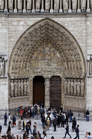 Gotický portál římskokatolické katedrály Notre-Dame (Paříž)