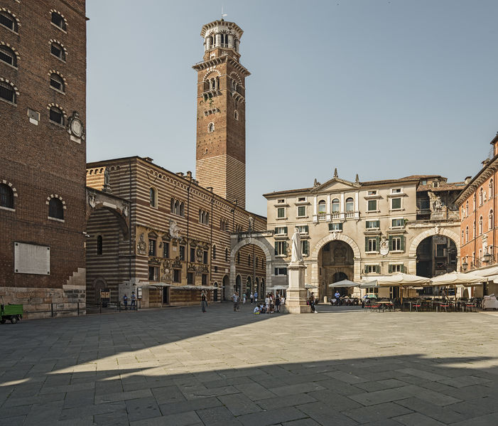 Soubor:Piazza dei Signori (Verona).jpg